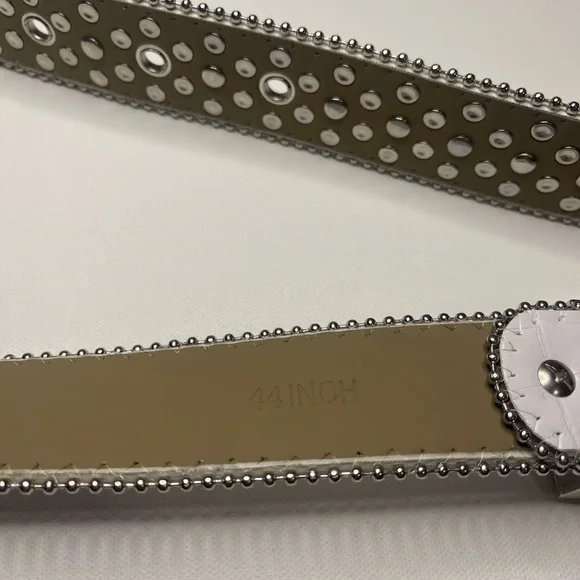 Elegant White Studded Belt with Silver Accents - Picture 8 of 8